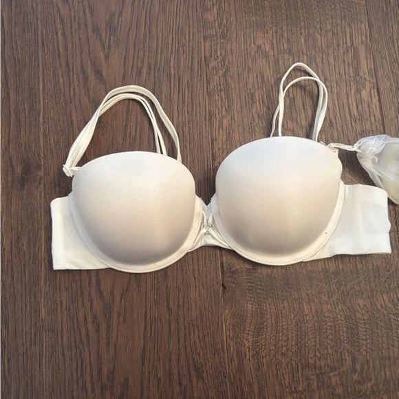 Elegant White Strapless push-up bra - Picture 2 of 5